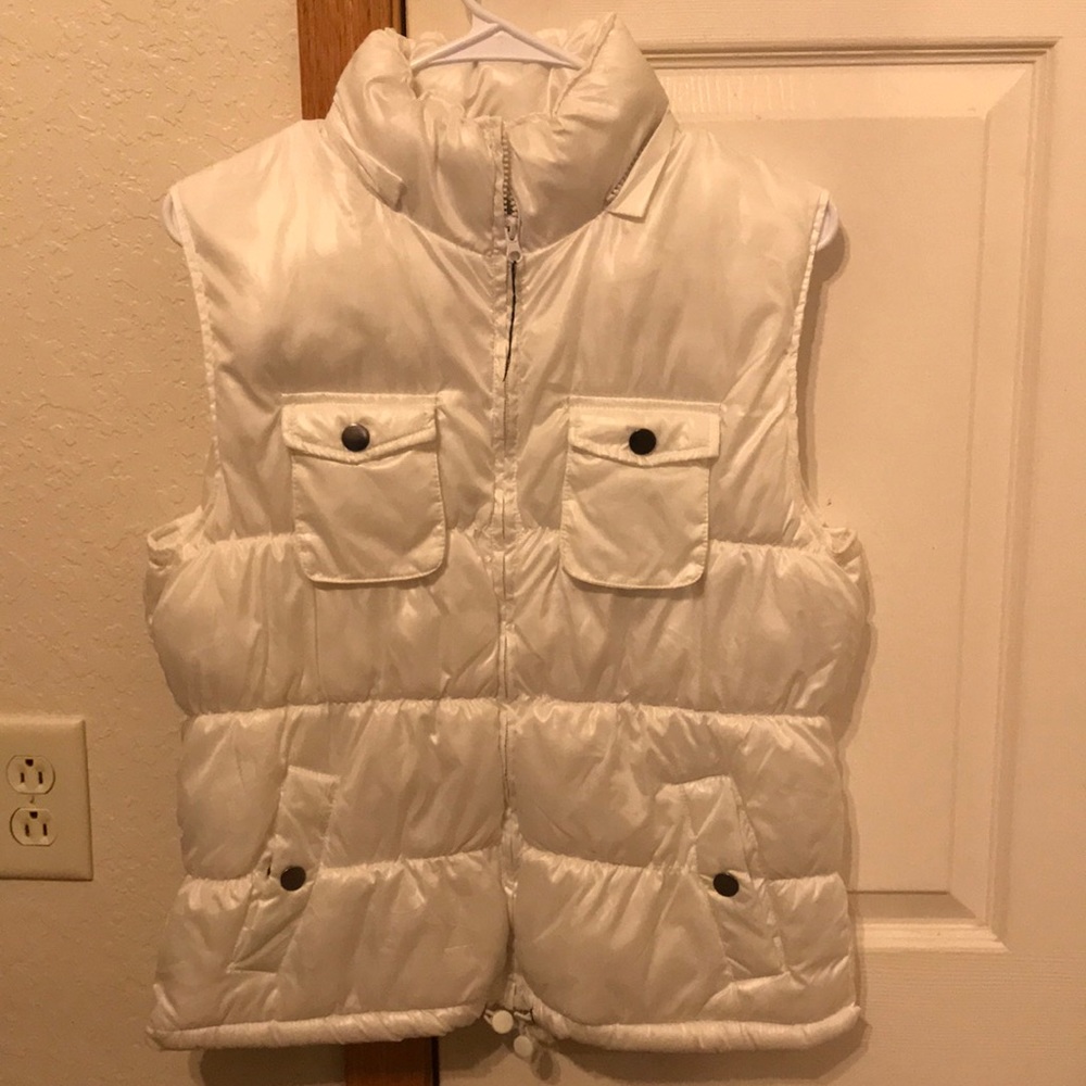 White bubble vest